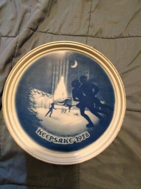 Vintage 1978 Christmas Tin Treasure House Blue Skaters Keepsake Tin